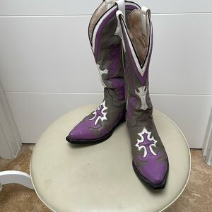 Cowboy boots rarely worn. Lavender, gray and white detail